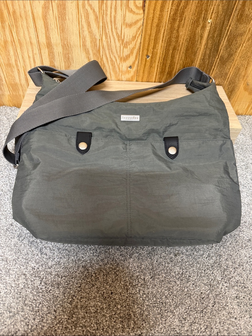 Baggallini Olive Green Lightweight Messenger Bag
